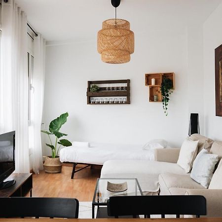 Sunny And Modern Apartment Ideal For Groups Барселона Екстериор снимка