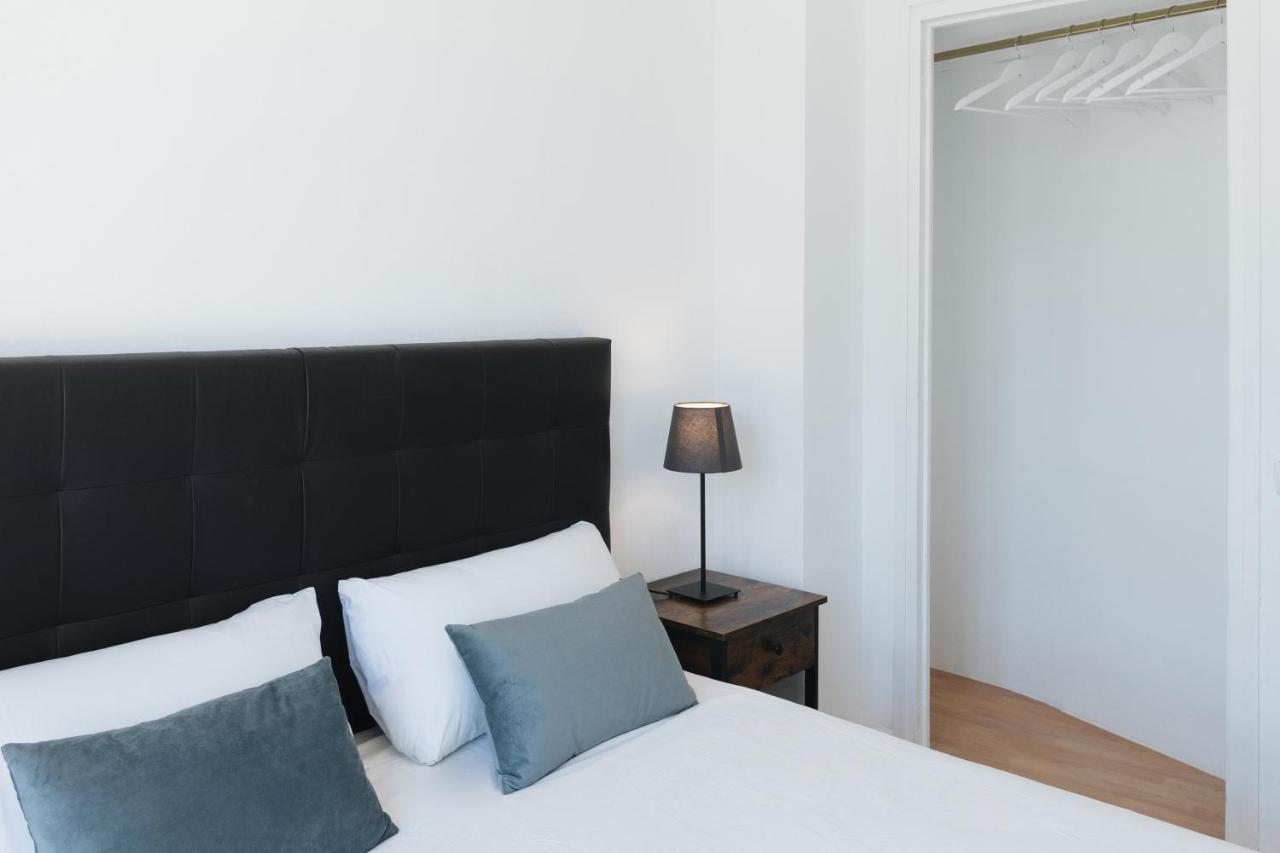 Sunny And Modern Apartment Ideal For Groups Барселона Екстериор снимка