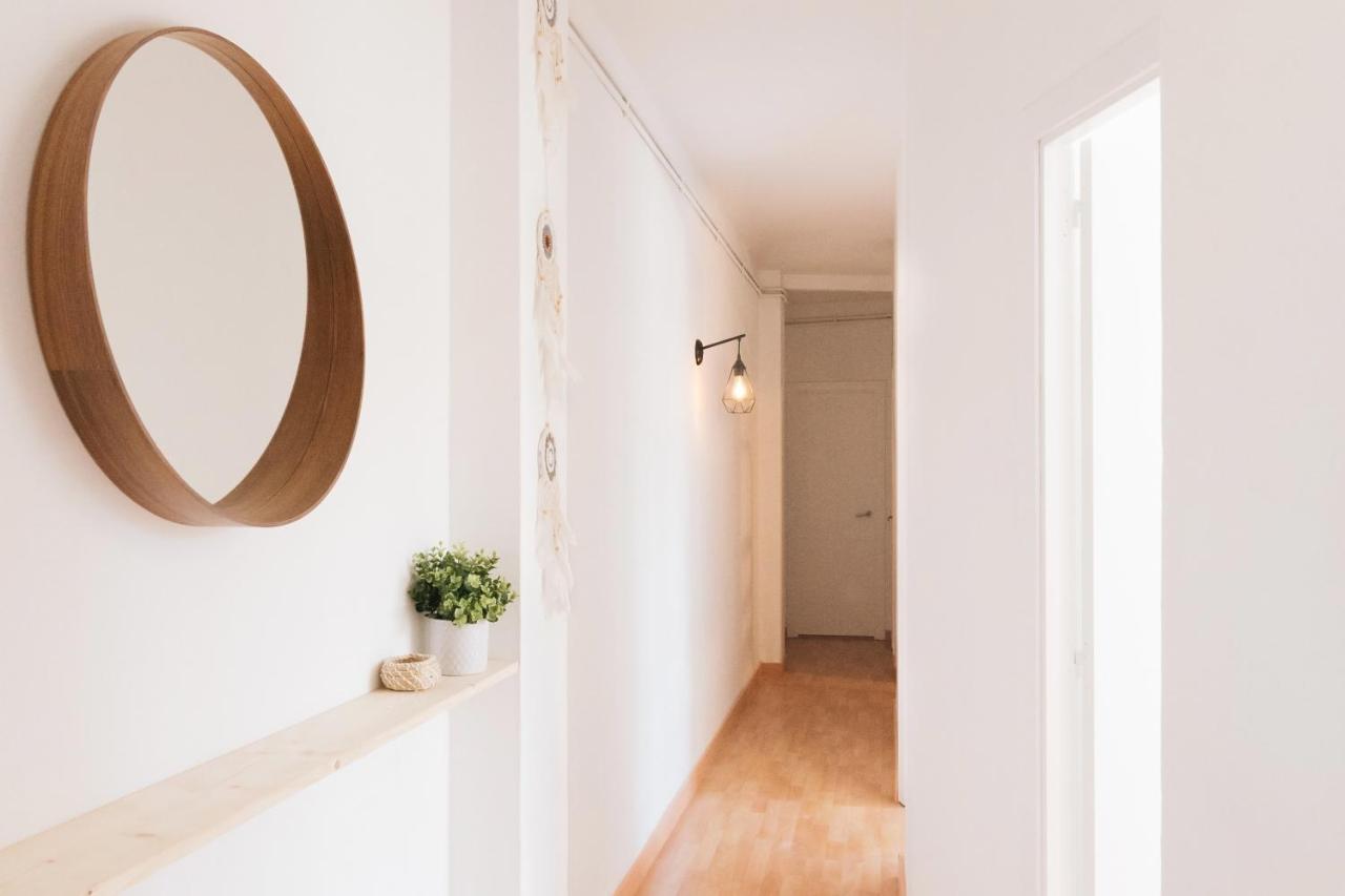 Sunny And Modern Apartment Ideal For Groups Барселона Екстериор снимка