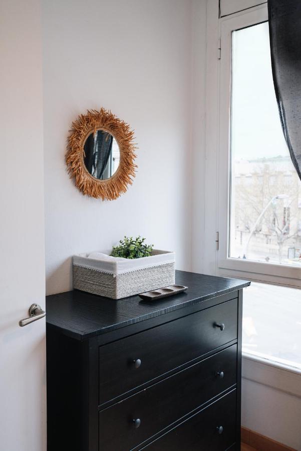 Sunny And Modern Apartment Ideal For Groups Барселона Екстериор снимка